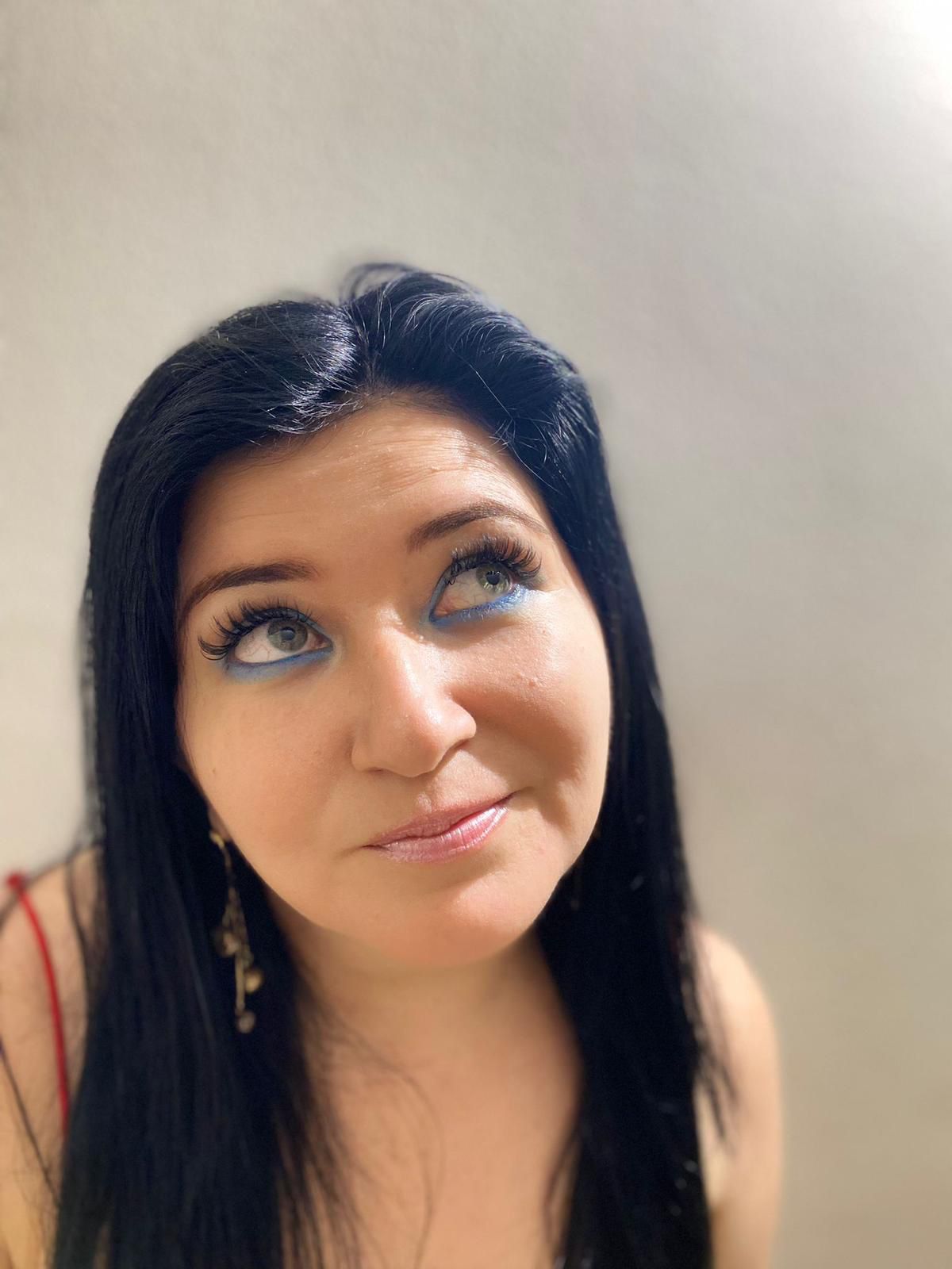 Eva hermosa chica en la isla