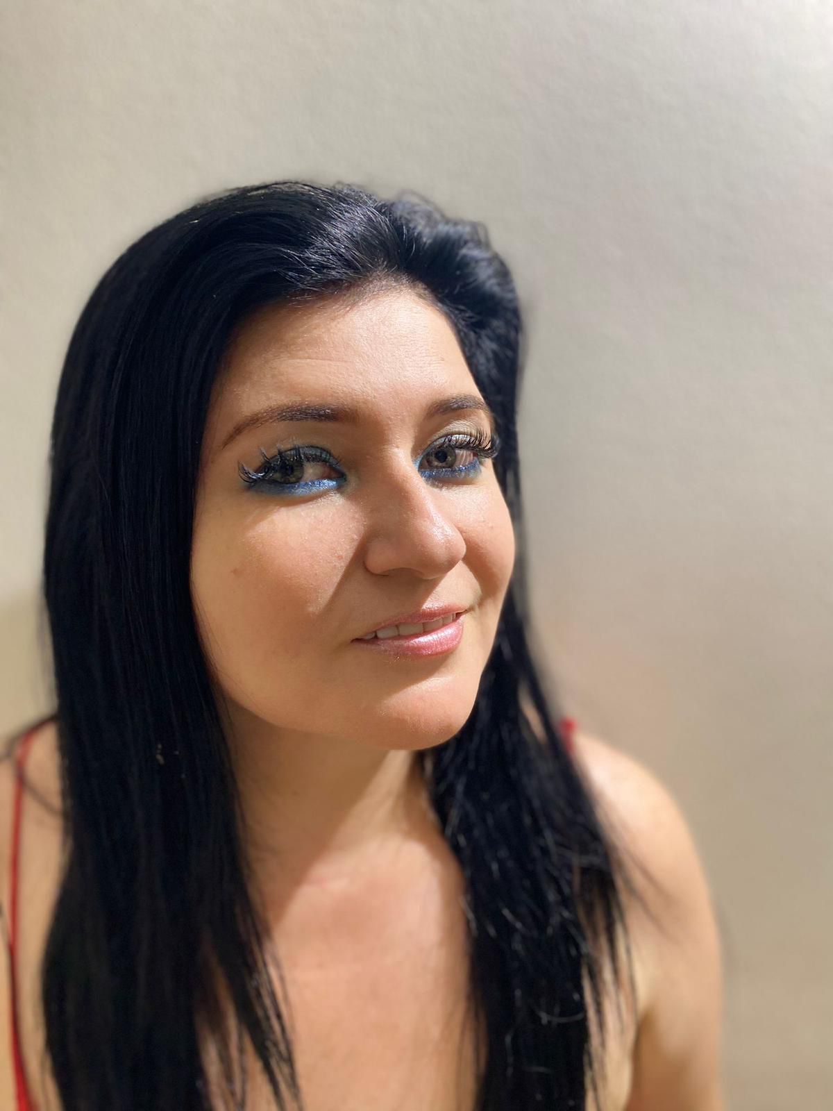 Eva hermosa chica en la isla