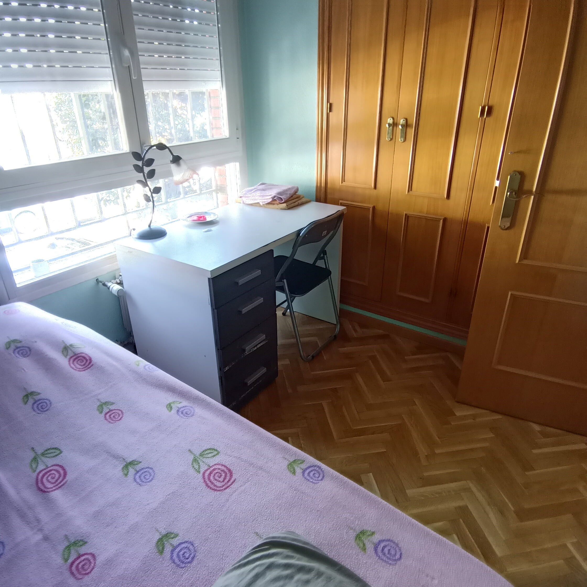 Alquilo habitación para trabajar