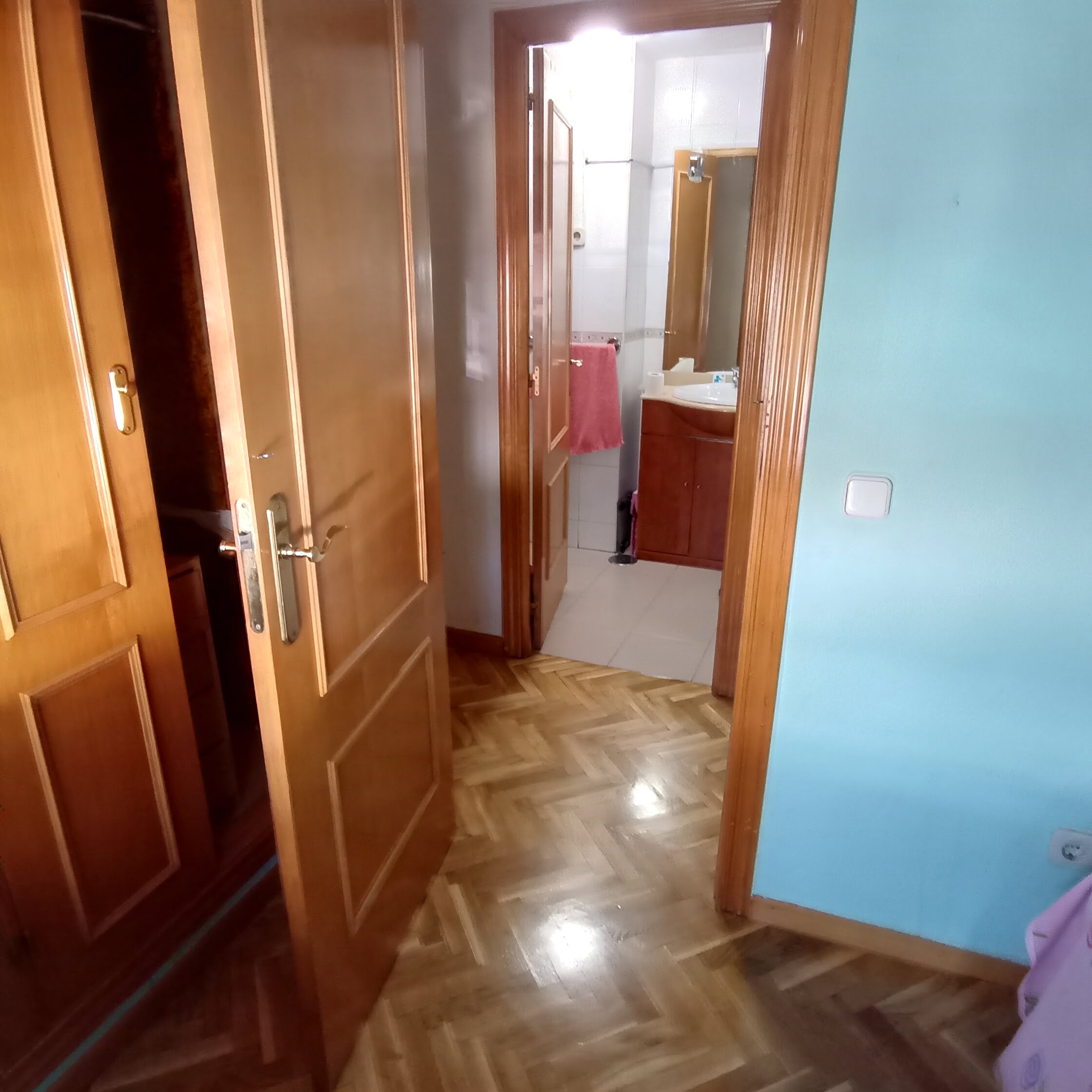 Alquilo habitación para trabajar