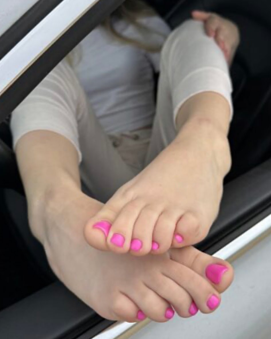 CUMPLO TU FETICHEVendo fotos y vídeos de mis pies