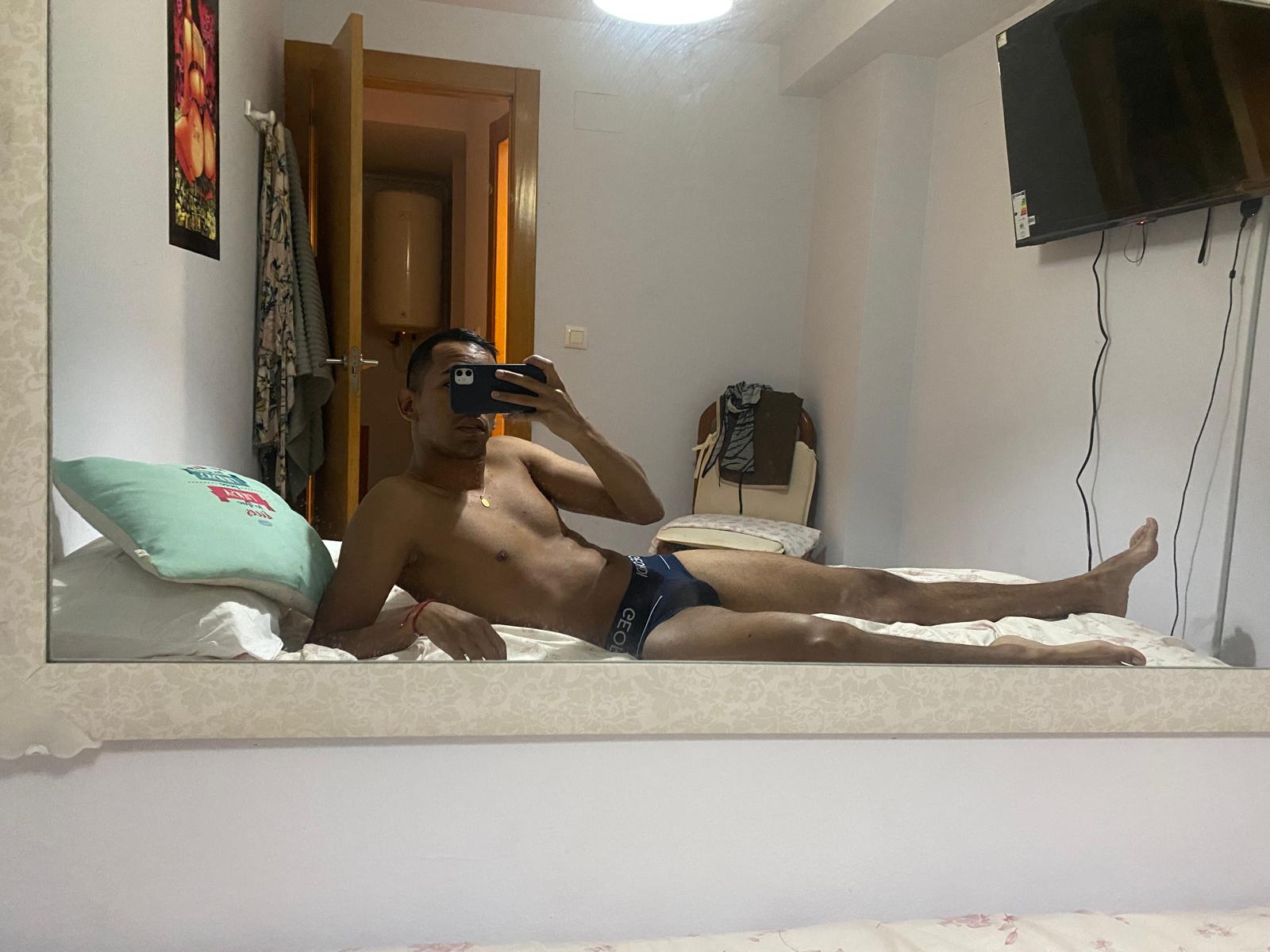 LATINO MORBOSO Y COMPLACIENTE