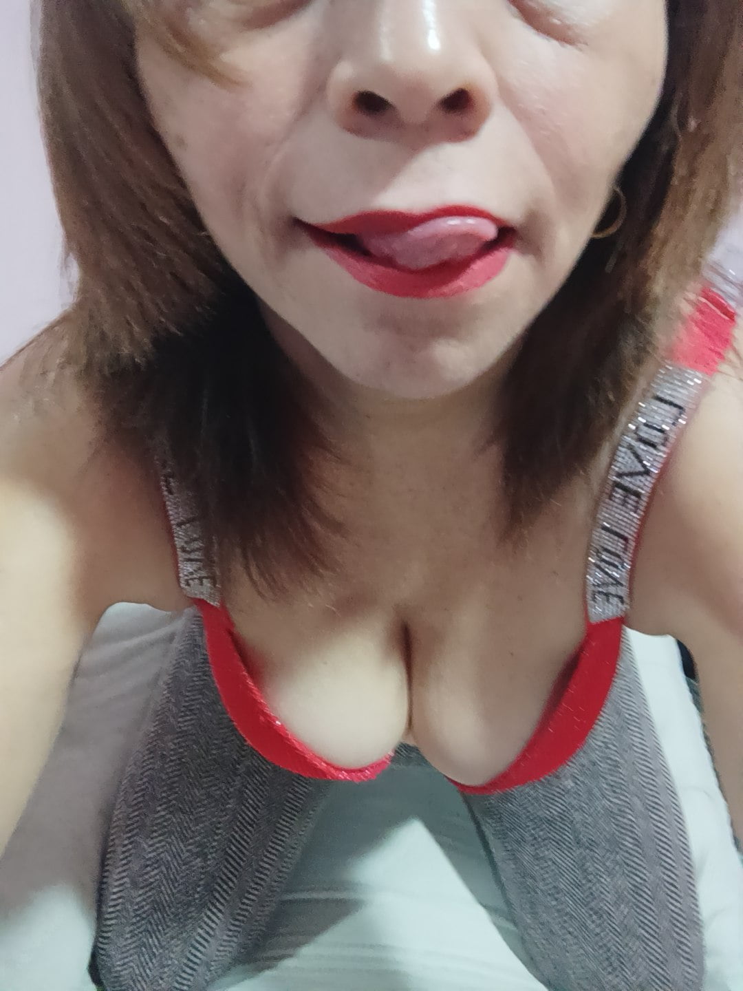 Luna mujer latina en Villarrobledo