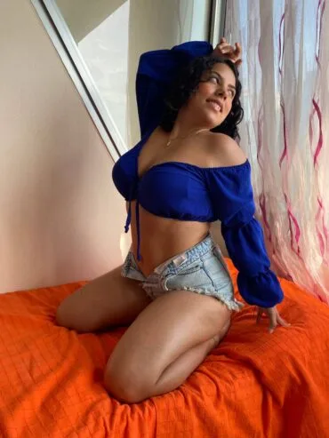 latina de curvas sensuales para pasarlo bien en Tenerife