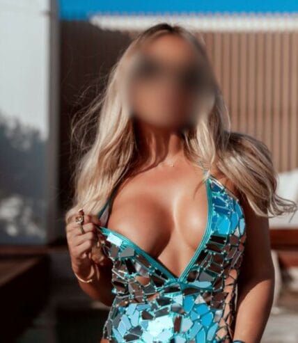 Bella, joven implicada y sensual en Marbella