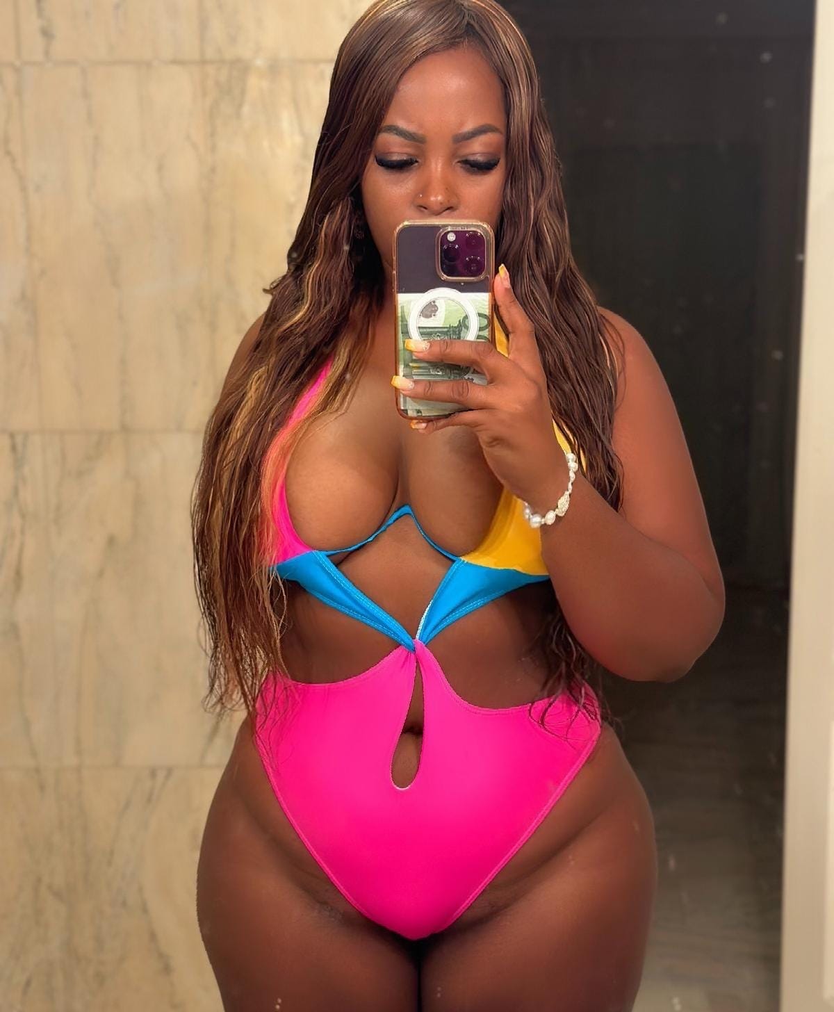 NOVEDAD LATINA CALIENTE Y PASIONAL