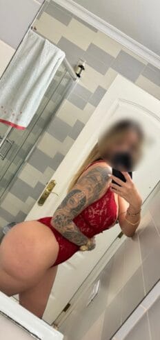 STEPHANY UNA ATRACTIVA VENEZOLANA RUBIA CARIÑOSA