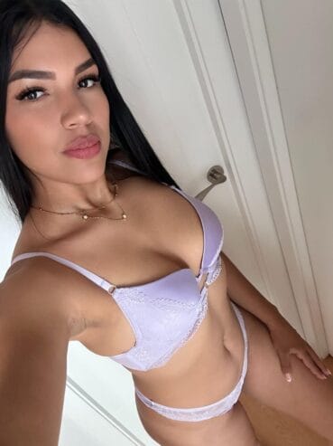 CAMILA JOVENCITA ENTREGADA NUEVA EN SEVILLA