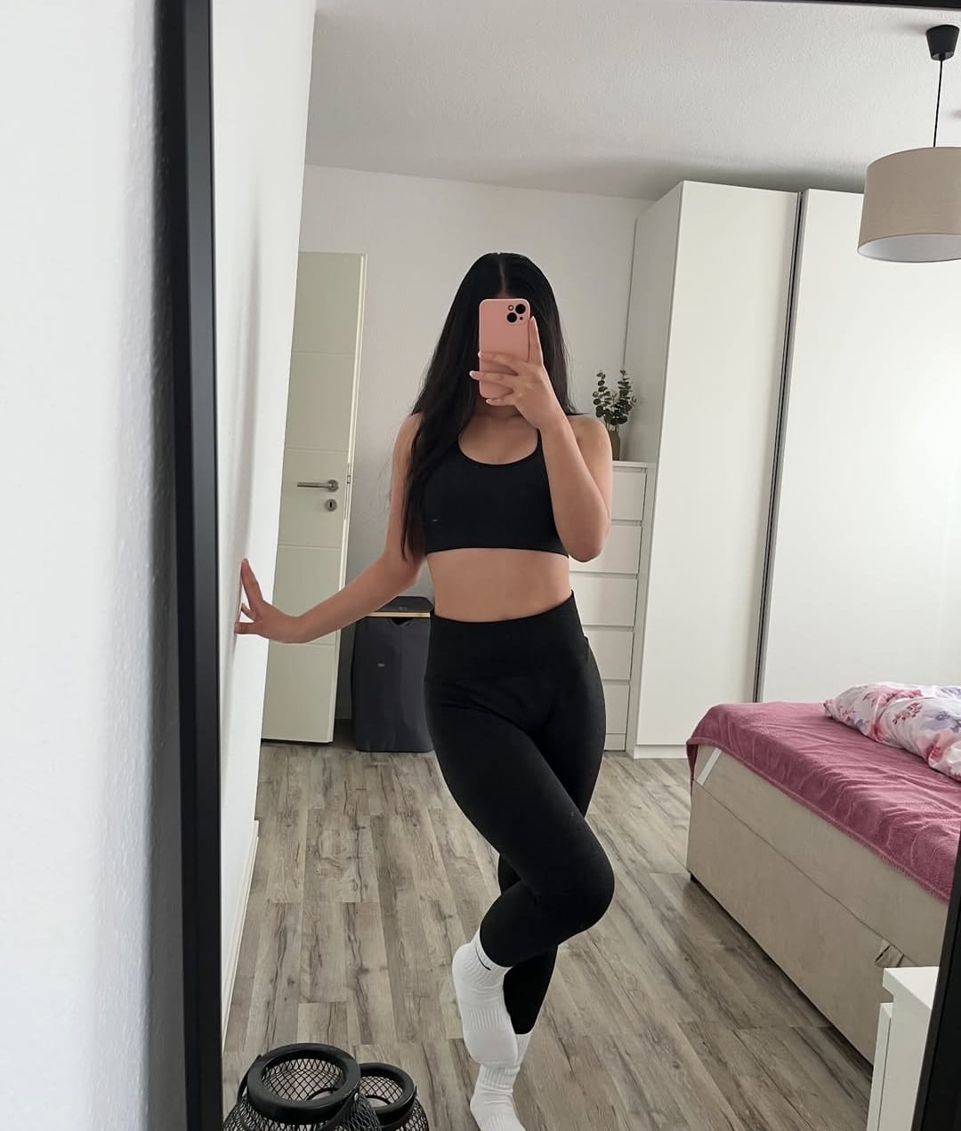 Lencería blanca, coñito mojadito