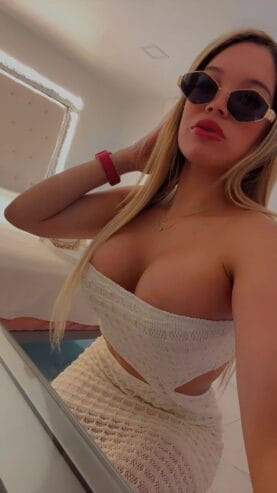 DANIELA MUY ATRACTIVA Y CARIÑOSA EN PONFERRADA