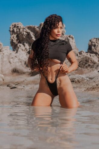 LATINA JUGUETONA DISPONIBLE 24! PLAYA DEN BOSSA
