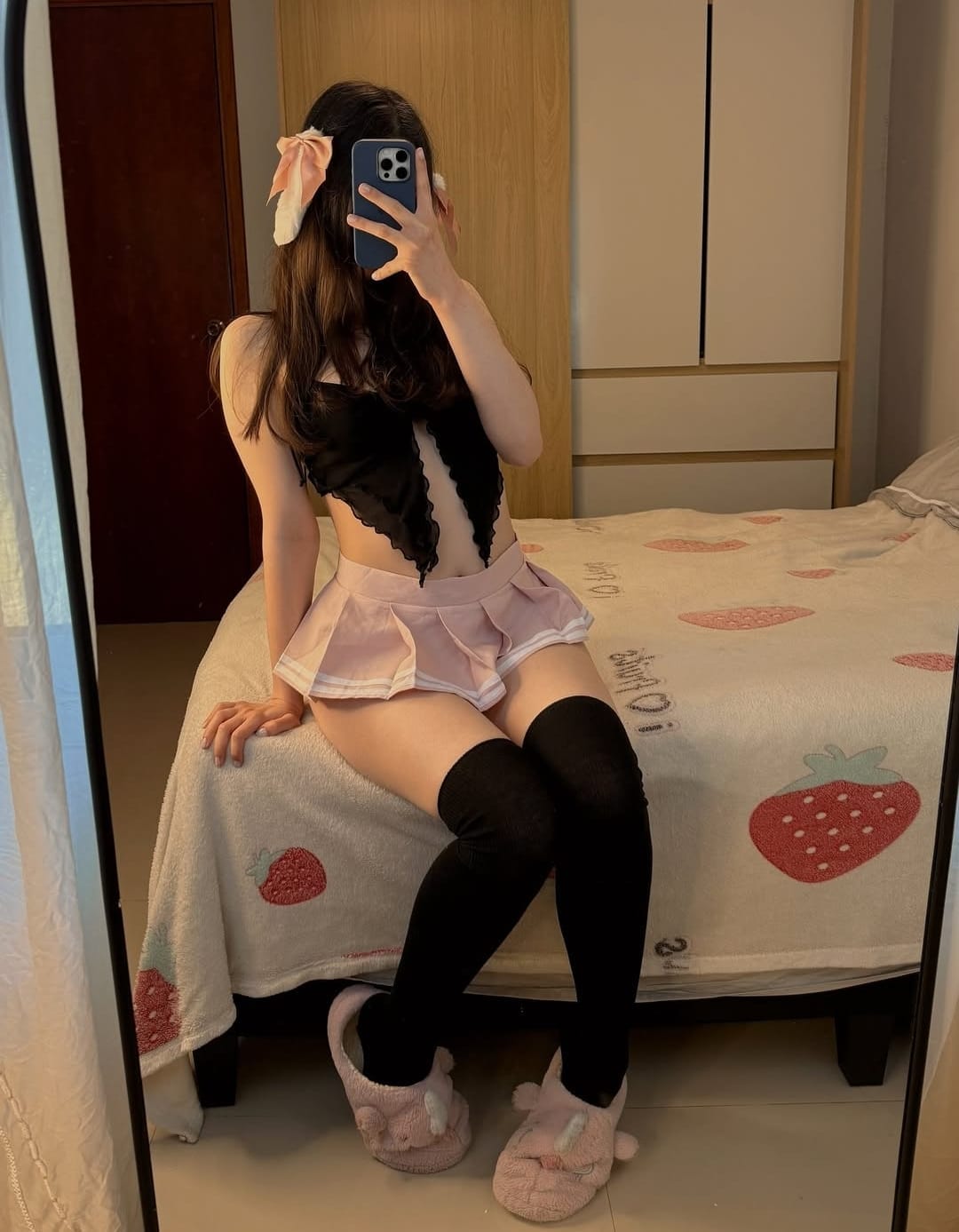 Quiero que me veas llenándome por todos lados