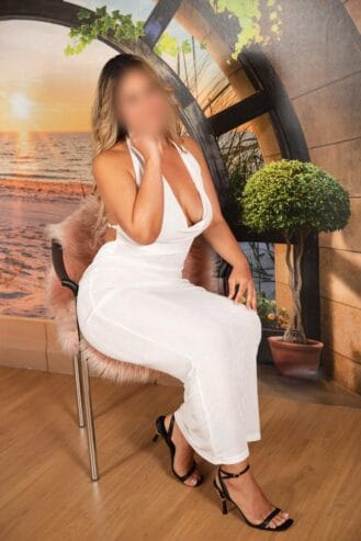 SABELLA, RUBIA LATINA DE PASIÓN Y MISTERIO 🔥✨
