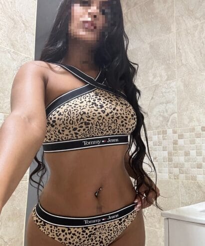 Latina bella y sensual dispuesta a cumplir tus fantasías
