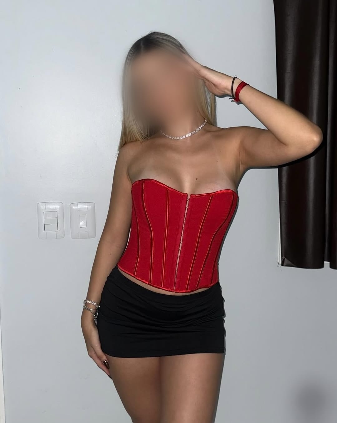 Juego de miradas y coños mojaditos