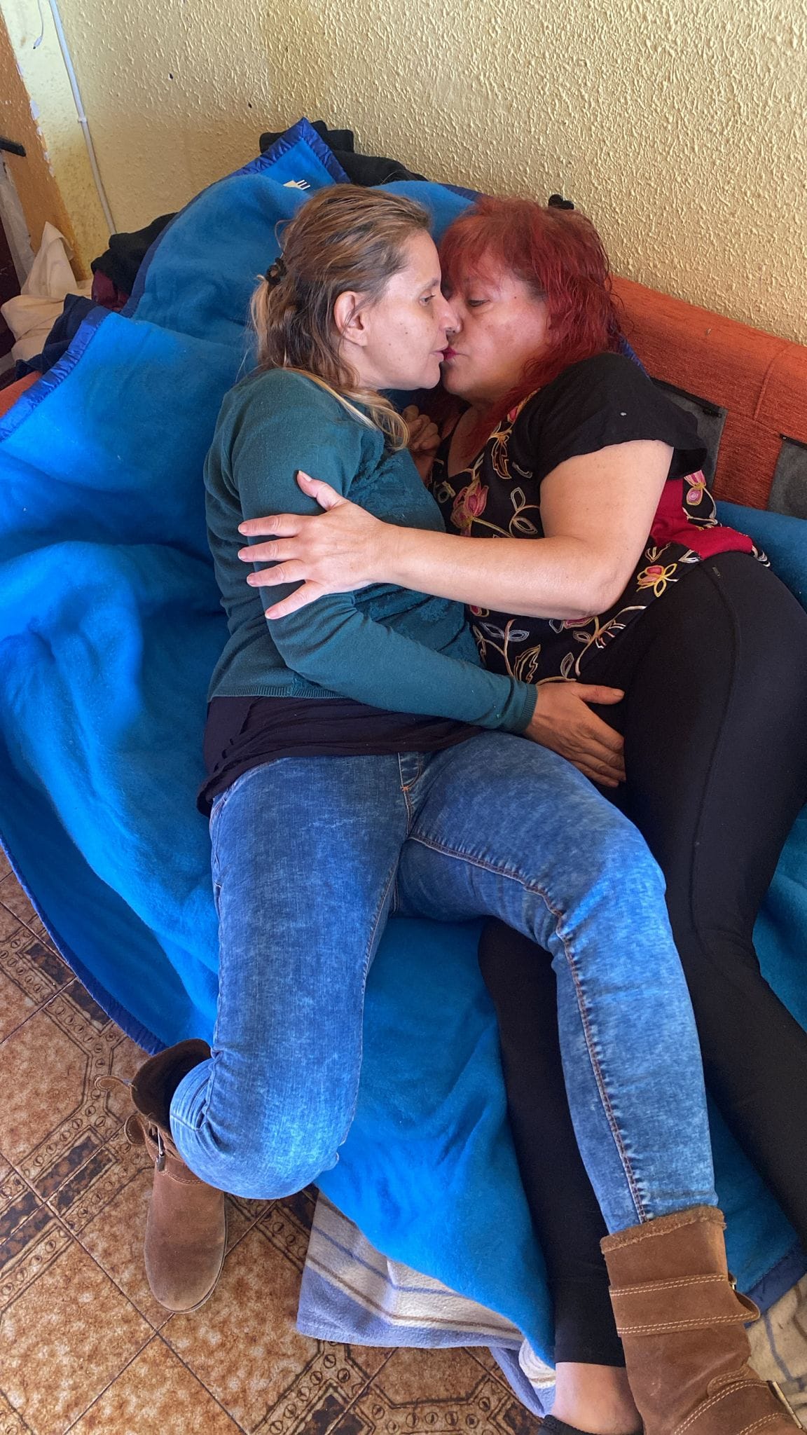 Madre e hija muy morbosas