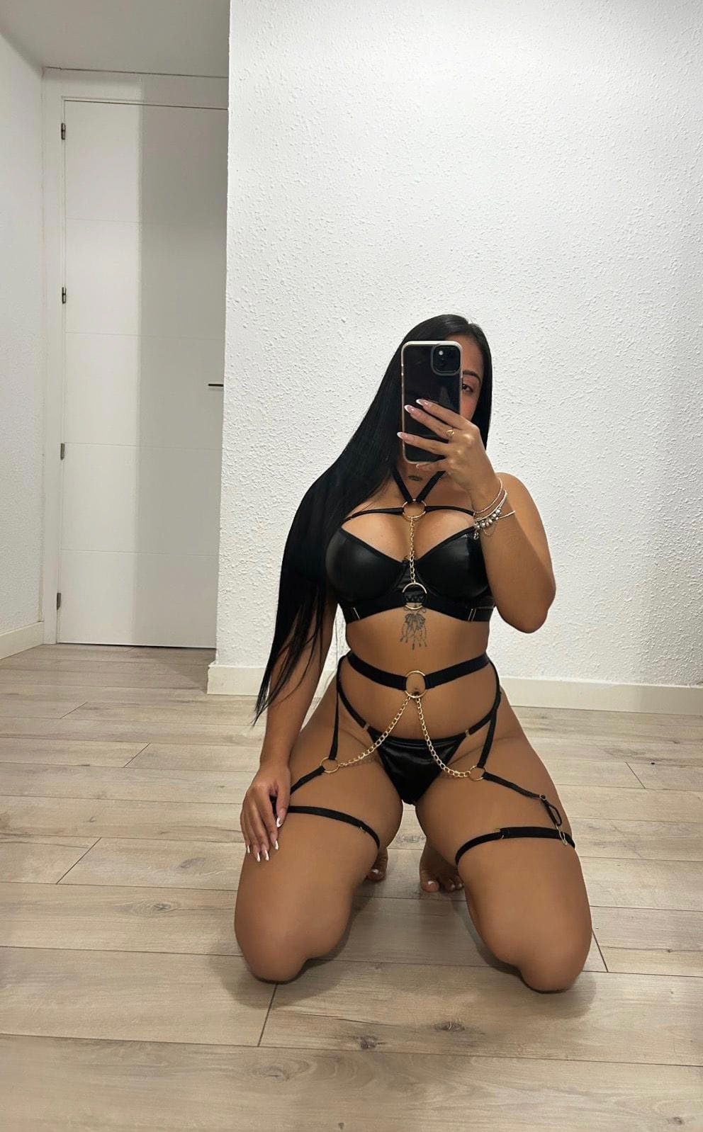 ISABELLA DISPUESTA A DEJARTE MUY RELAJADO