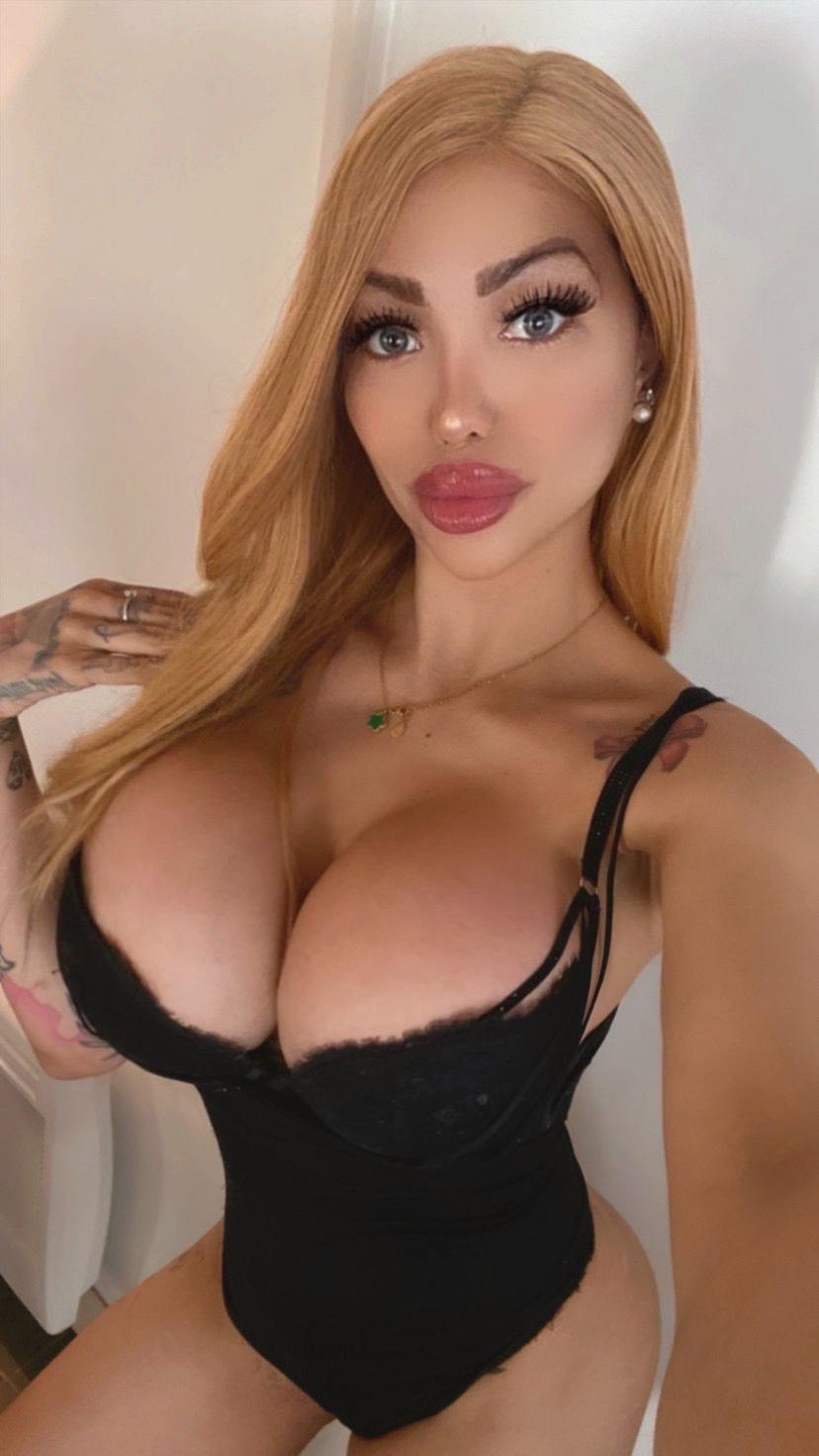 Claudia en la uni. La Barbie española