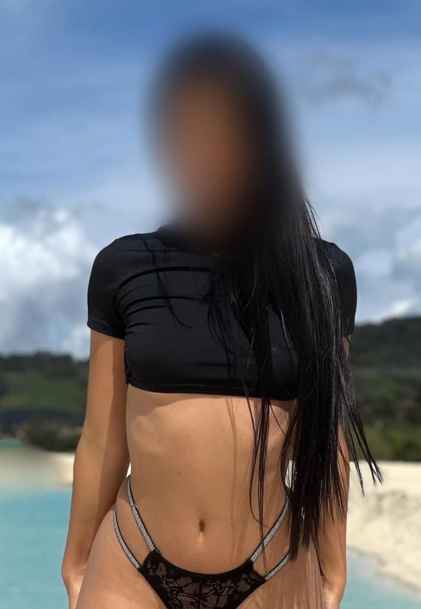 EMILY DISPUESTA A DEJARTE MUY RELAJADO EN MALLORCA