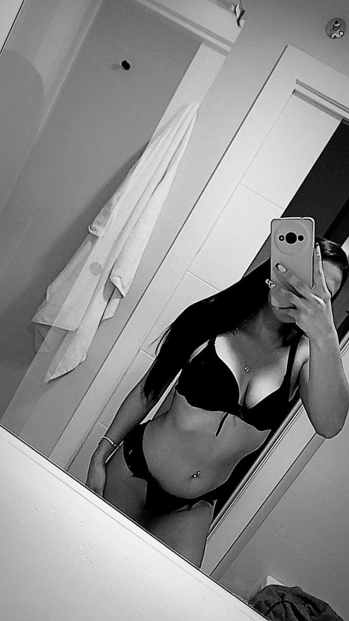 LATINA CARIÑOSA Y SENSUAL EN CORUÑA