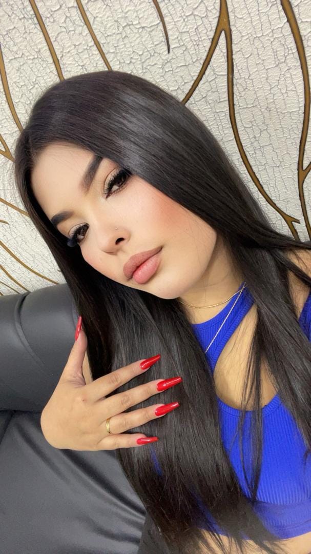 VALENTINA DISPUESTA A DEJARTE MUY RELAJADO