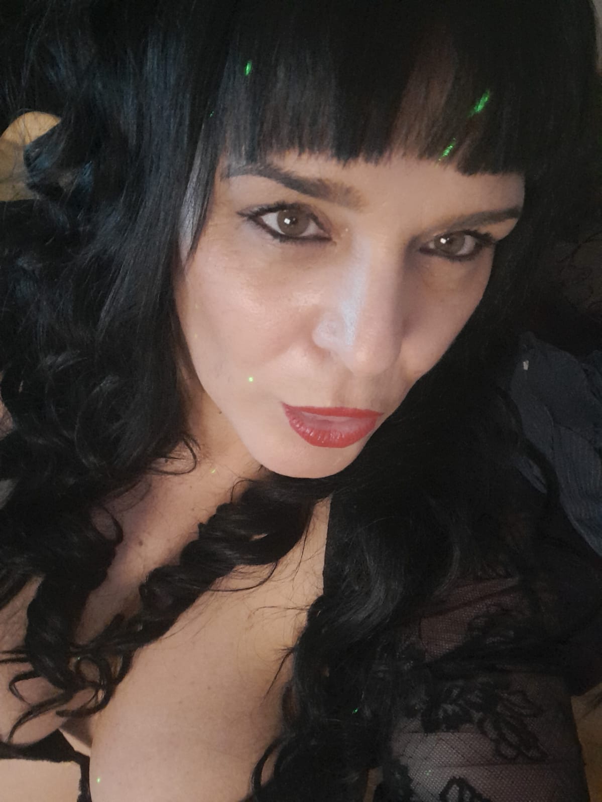 ANDALUZA COMPLACIENTE Y CALIENTE EN PORRIÑO