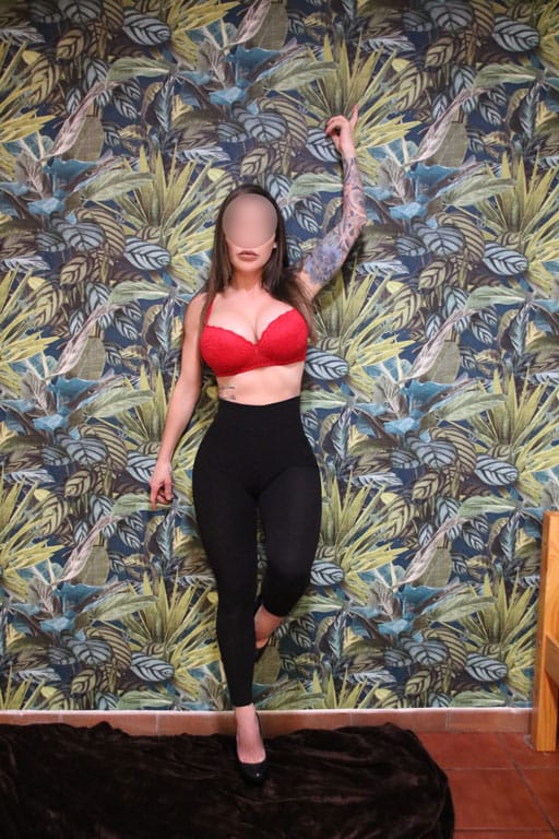 Selva una masajista de otro universo, 24h