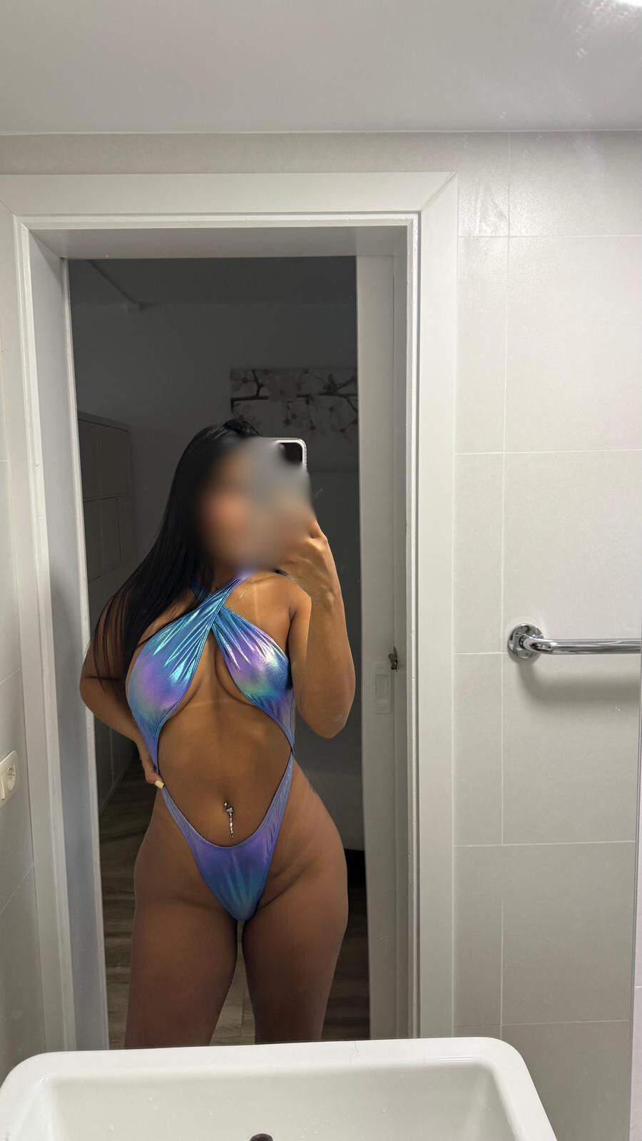 Latina bella y sensual dispuesta a cumplir tus fantasías