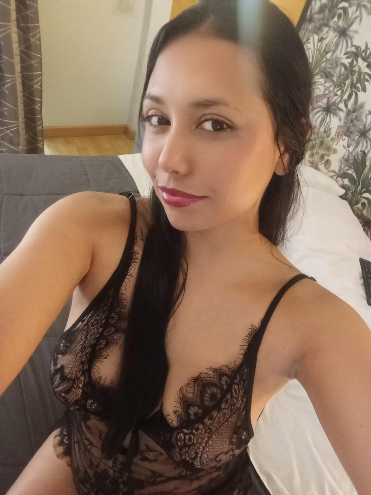 LATINA CARIÑOSA Y SENSUAL EN ALICANTE