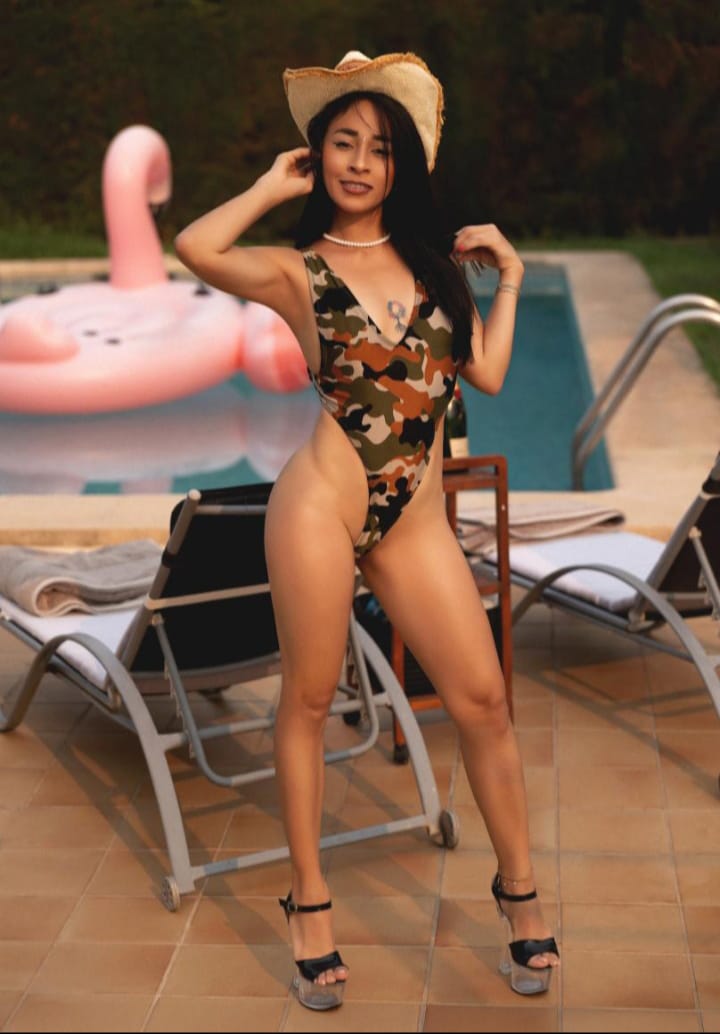 chica latina muy guapa! piso y salidas! LA VALL D’UXIO