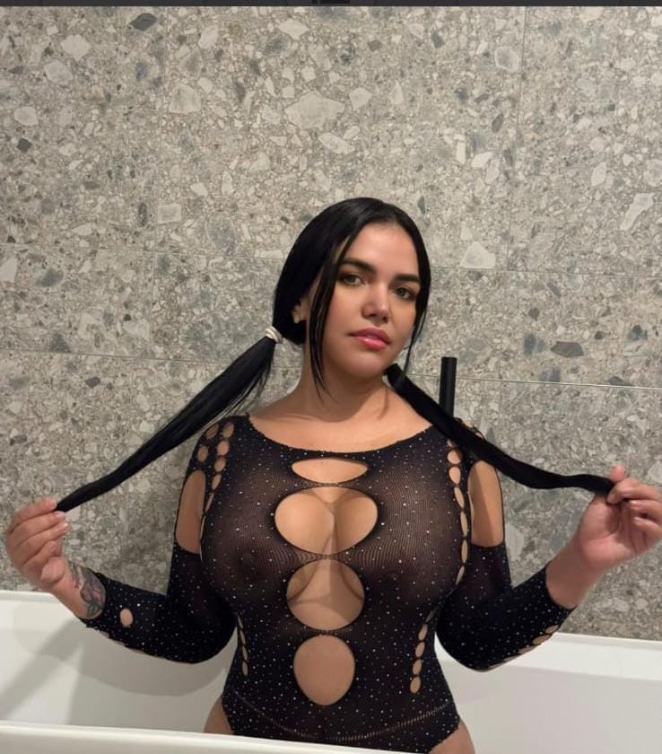 ARDIENTE Y EXHUBERANTE, LATINA EN COSLADA