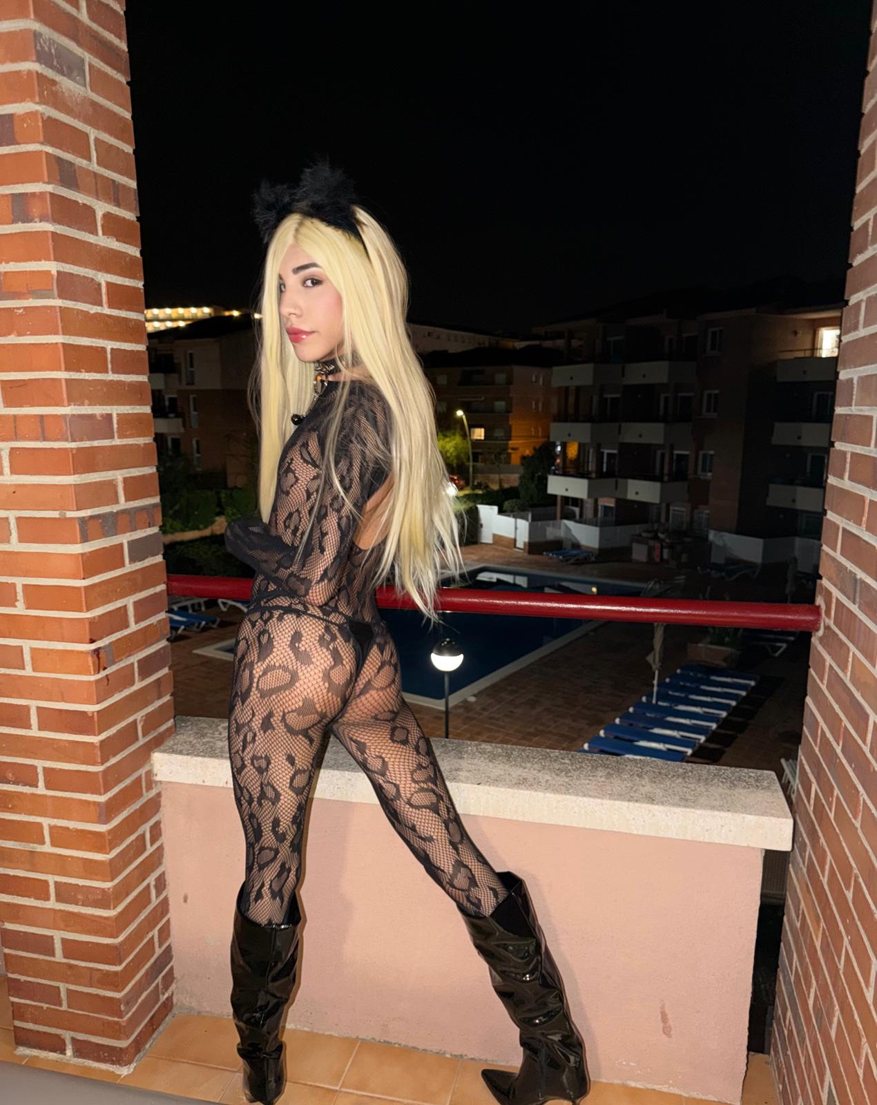KENDALL TRANS FEMENINA, ATRACTIVA Y CARIÑOSA