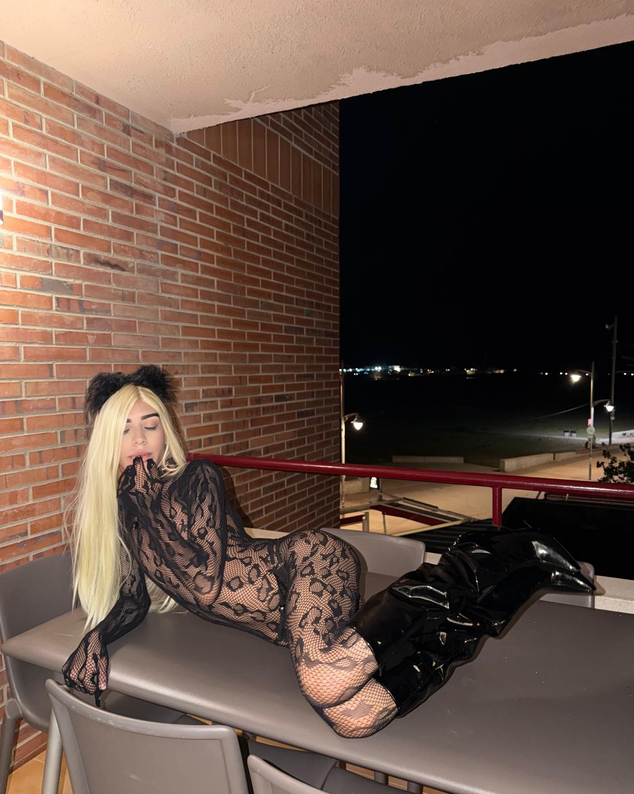 KENDALL TRANS FEMENINA, ATRACTIVA Y CARIÑOSA