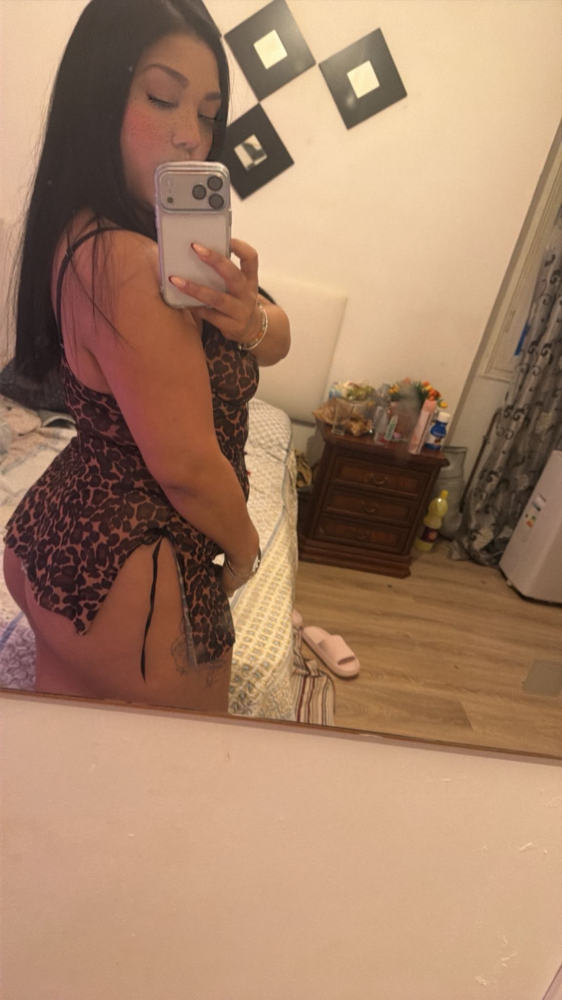 PRECIOSA VENEZOLANA VEN Y DESAHOGA TUS CAPRICHOS
