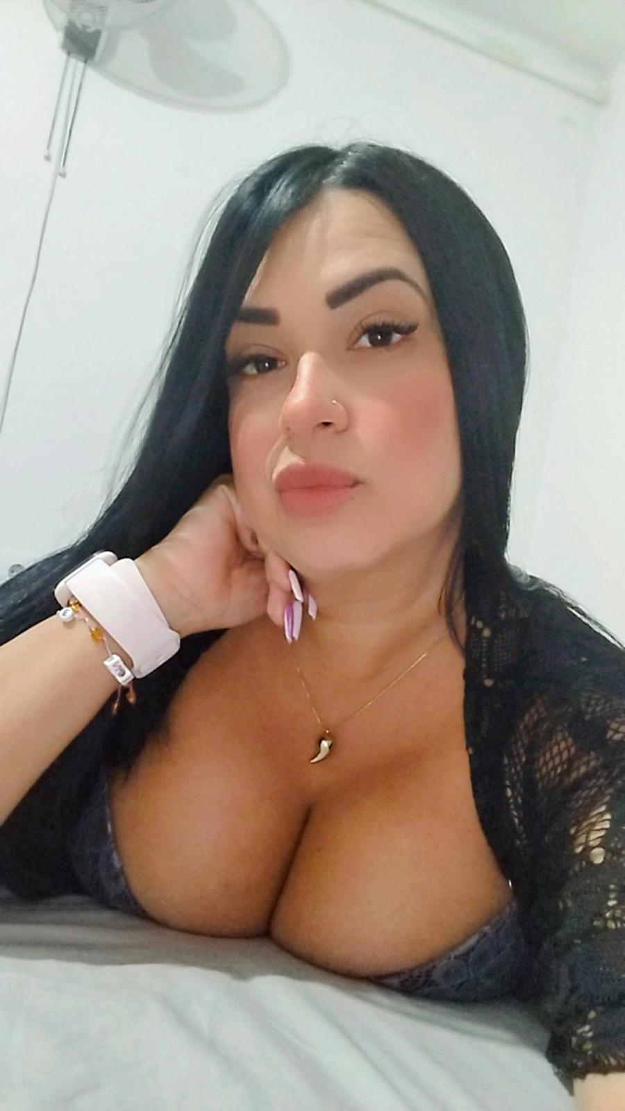 AMBAR CAÑERA Y TRAVIESA LATINA EN MATARO