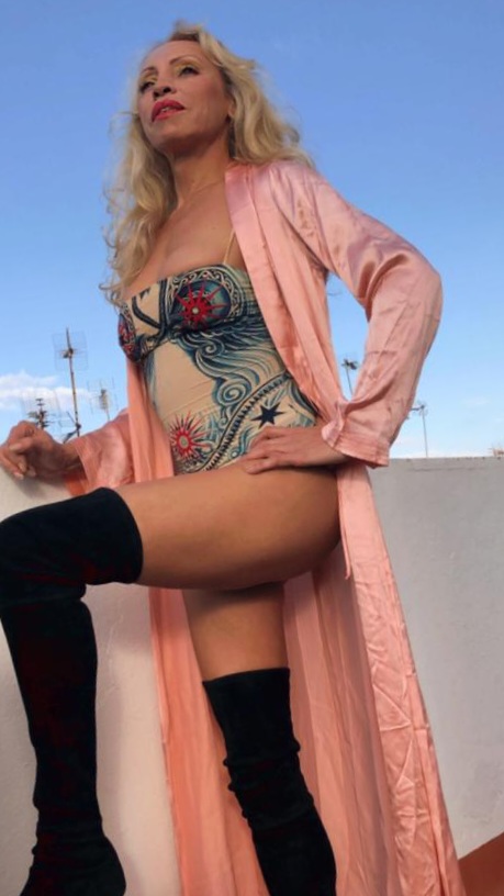 TRANS DOMINA MUY COMPLETA EN ALICANTE