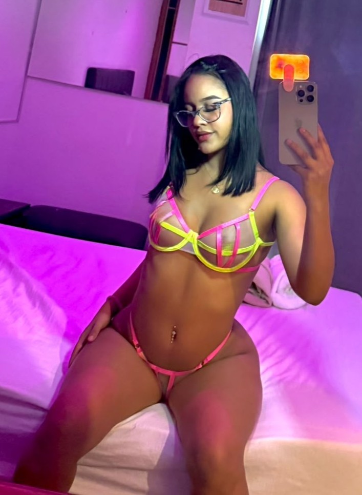 SOFIA SEXY LATINA CON UN CUERPO ESPECTACULAR