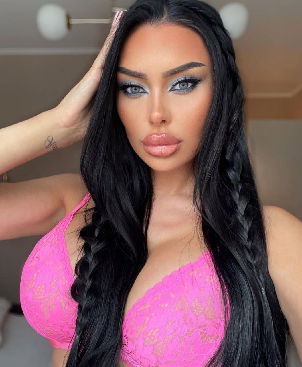 JOVENCITA SEXY FIESTERA EN IBIZA 24H