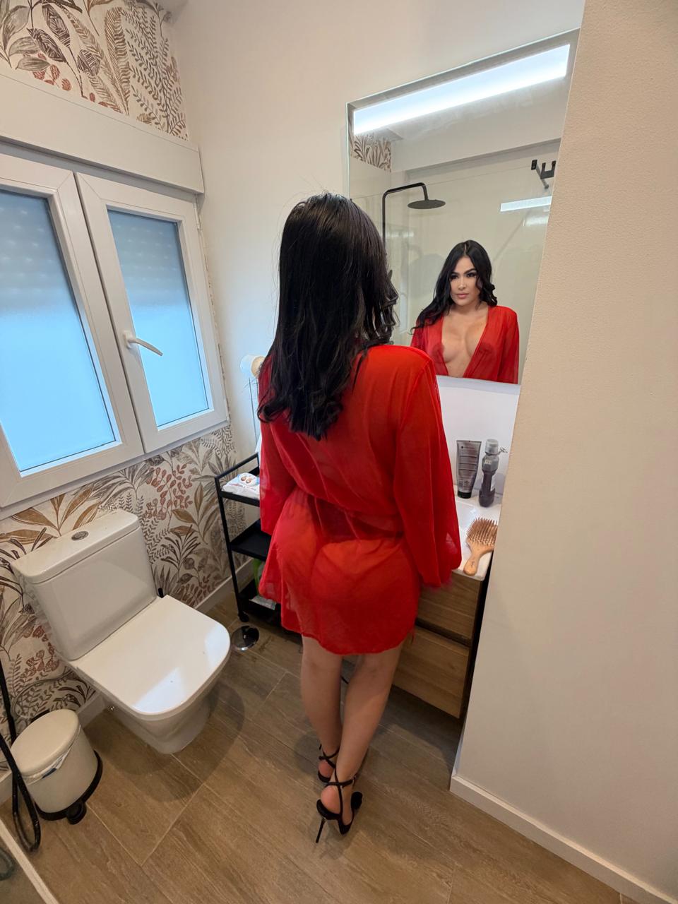 JOVENCITA LATINA COMPLETA EN ARRECIFE LANZAROTE 24h